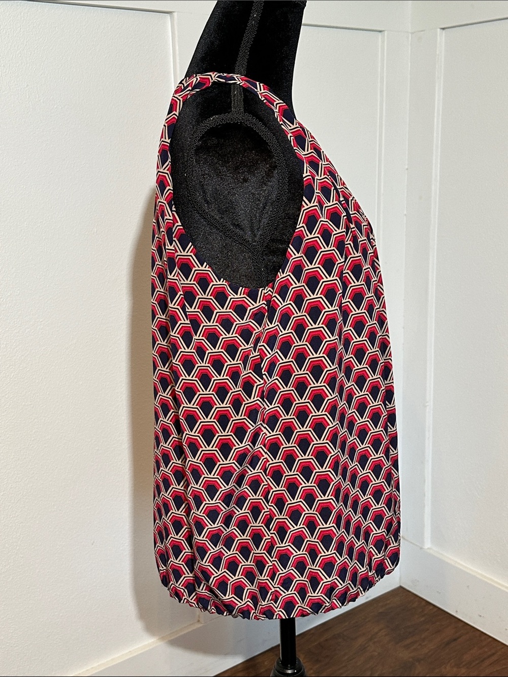 Trina Turk * 100% Silk Ladies Sleeveless Dressy Tank. Sz L - Picture 4 of 11